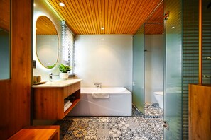 Deluxe Double Room | Bathroom - LA OPERA SAIGON HOTEL (Ho Chi Minh City)