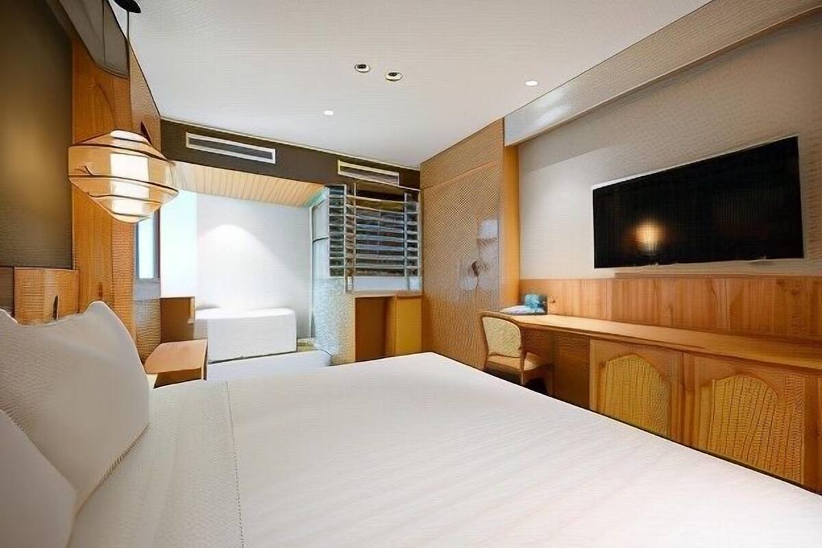 Desk, laptop workspace, free WiFi, bed sheets