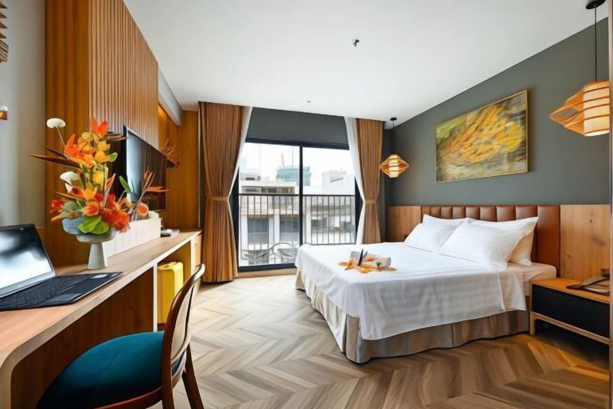 Desk, laptop workspace, free WiFi, bed sheets