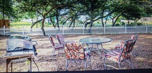 Outdoor dining - Close to beaches w/small private beach access across street, partial Gulf View.  (Pensacola)
