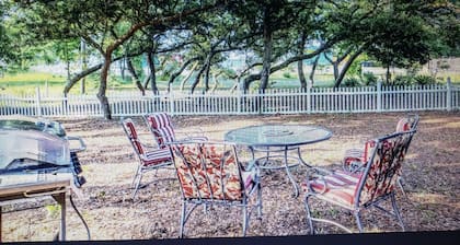 Close to beaches w/small private beach access across street, partial Gulf View.