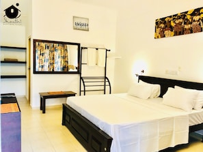 Deluxe Double Room | Egyptian cotton sheets, premium bedding, memory-foam beds - Shanthi Boutique Villa (Hikkaduwa)