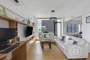 Living area - Across From Grand Prix Track Luxury Art Deco 2BDR Apartment (Melbourne)