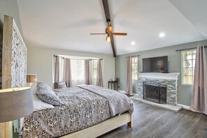 5 bedrooms, desk, iron/ironing board, free WiFi