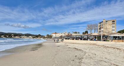 Sea view, Sablettes beach on foot and air conditioning