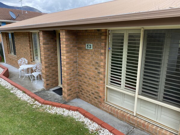 Exterior detail - Beautiful Sunny house, 4 Km to Hobart CBD (Lenah Valley)