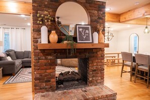 Smart TV y chimenea