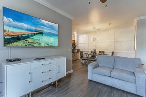 Smart TV, DVD player - Close to Disney| Amazing Resort Pool - Stylish Condo in Tuscana Resort | Elevator |Screened Balcony (Davenport)