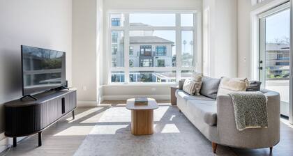 Modern Mountain View 1BR w/ Gym, Pool & W/D, nr 84 & 101, by Blueground