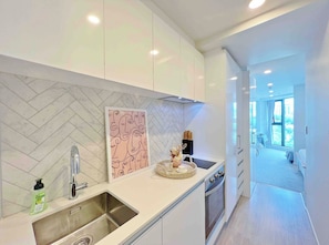 Fridge, microwave, oven, stovetop