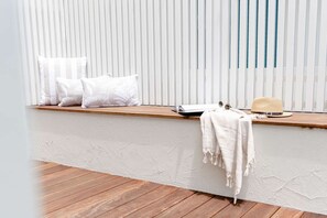 Interior - The Lookout, Bargara (Bargara)