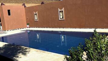 Infinity pool