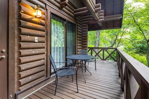 Outdoor dining - Elegant, secluded cabin for couples & families (Nagano)