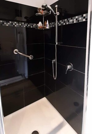 Bathroom - Lioness B&B  (Dunedin)