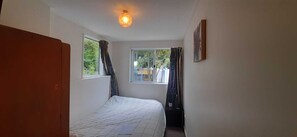 Standardzimmer | BĂŒgeleisen/BĂŒgelbrett, kostenloses WLAN, BettwĂ€sche