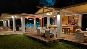 An outdoor patio area with seating and a bar. - Amelia's Garden (Corfu)