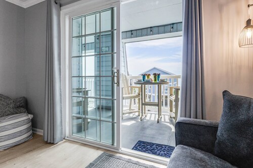 Ocean Views Great Location, Dog friendly Condo, Only 200 steps to Beach, No Parking Fees