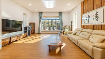 Basic Room, 3 Bedrooms (dogchae) | 3 bedrooms, free WiFi