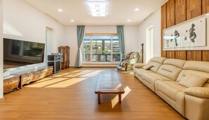 Basic Room, 3 Bedrooms (dogchae) | 3 bedrooms, free WiFi - Chungnam Cheong-yang Ekohillinghauseu (Cheongyang)