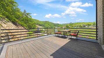 Basic Room, 3 Bedrooms (dogchae) | 3 bedrooms, free WiFi