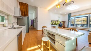 Basic Room, 3 Bedrooms (dogchae) | 3 bedrooms, free WiFi - Chungnam Cheong-yang Ekohillinghauseu (Cheongyang)