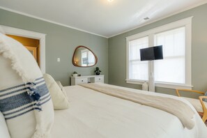 2 bedrooms, desk, iron/ironing board, free WiFi