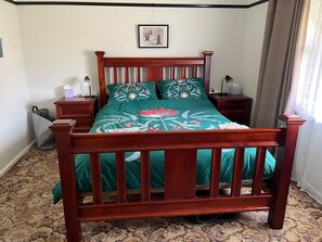 3 Schlafzimmer, Bügeleisen/Bügelbrett, Reisekinderbett, Bettwäsche