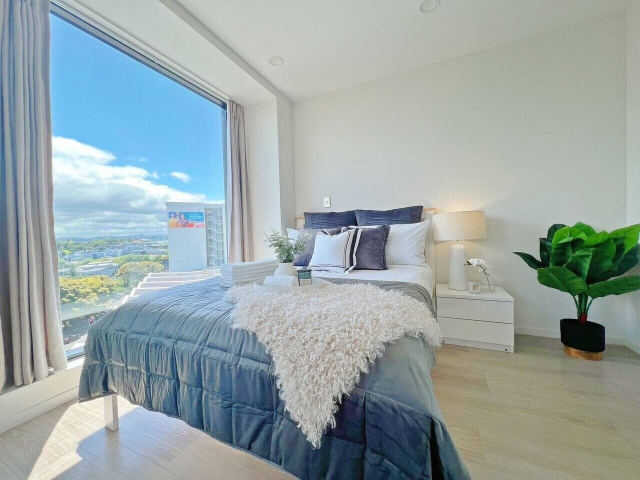 Iron/ironing board, WiFi (free), bed sheets