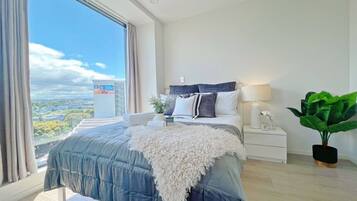Iron/ironing board, WiFi (free), bed sheets