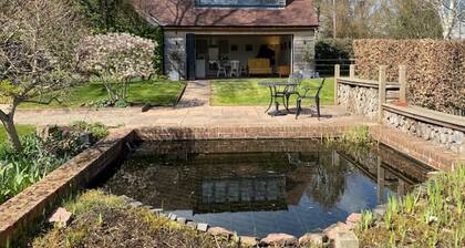 Wonderful rural idyll with glorious views and Yamaha baby grand piano