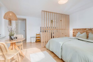 Studio Basic | Vardagsrum | 32-tums tv med satellitkanaler, Netflix och streamingtjänster