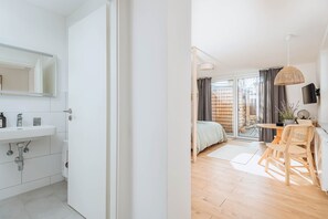 Estudio básico | Cortinas blackout, tabla de planchar con plancha y wifi gratis 