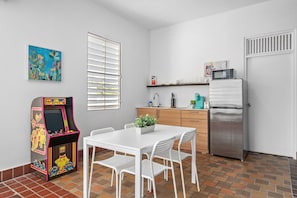 Apartment | 1 bedroom - Otium Rentals Plush King Bed Pacman Arcade (San Juan)