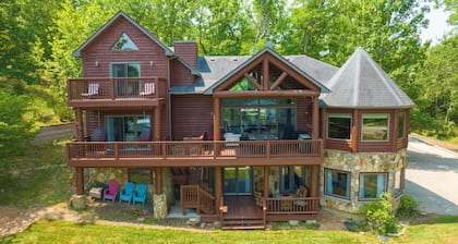 Lakefront Lodge / Cabin / Retreat - Huge Niangua Frontage w/ Beach