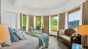 6 bedrooms, iron/ironing board, free WiFi, bed sheets