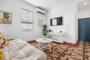 2 bedrooms - Otium Rentals San Juan City Apartment w Basketball Arcade (San Juan)