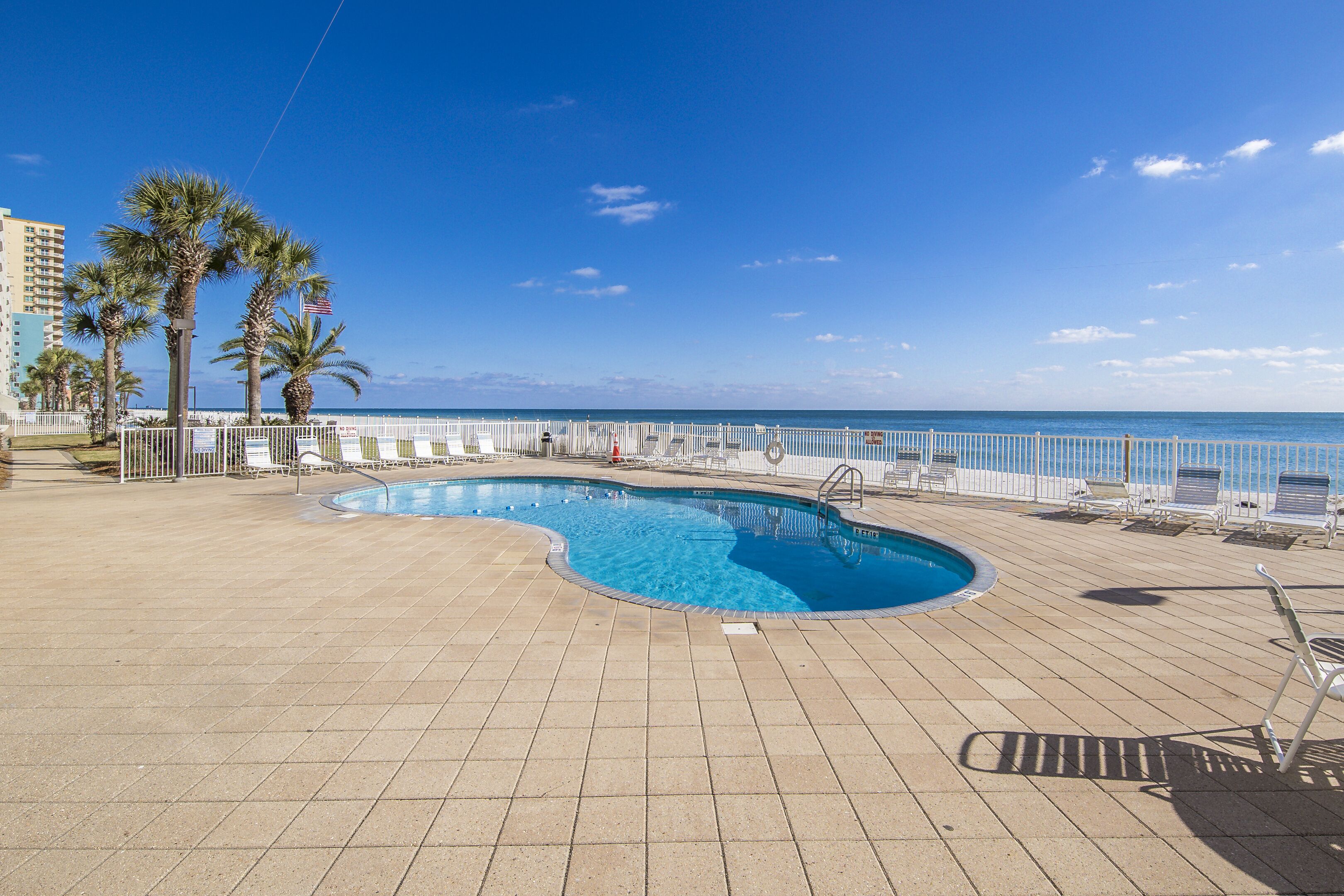 2 outdoor pools