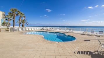 2 outdoor pools