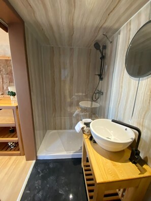 Hair dryer, slippers, towels, soap - ARABAHCE HOUSES (Ula)