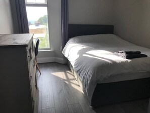7 habitaciones, tabla de planchar con plancha y wifi gratis 