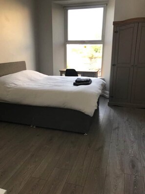 7 habitaciones, tabla de planchar con plancha y wifi gratis