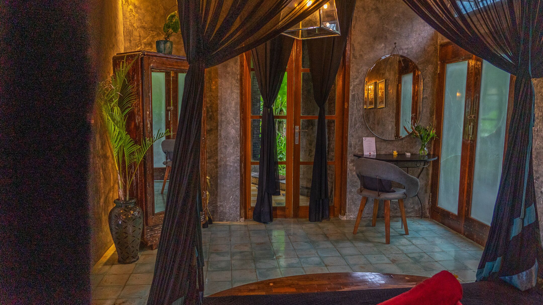 Aqua Room | Individually decorated, individually furnished, free WiFi, bed sheets