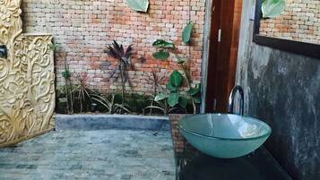 Chambre Double Tradition (Blue Room) | Salle de bain | SĂšche-cheveux, serviettes fournies