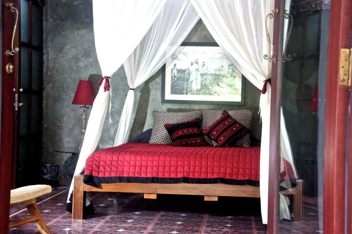 Basic Room, 1 Queen Bed | 1 bedroom, individually decorated, individually furnished, free WiFi