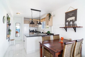 Refrigerador, microondas, horno y lavavajillas 