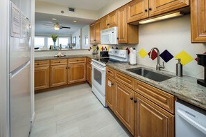 Fridge, microwave, oven, stovetop - Sea Oats 605 Gulf front condo (Fort Walton Beach)