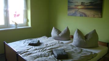 3 bedrooms, desk, travel cot, free WiFi