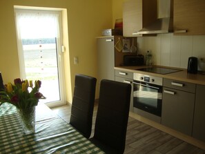 ثلاجة، ميكروويف، فرن، موقد طهي مسطح