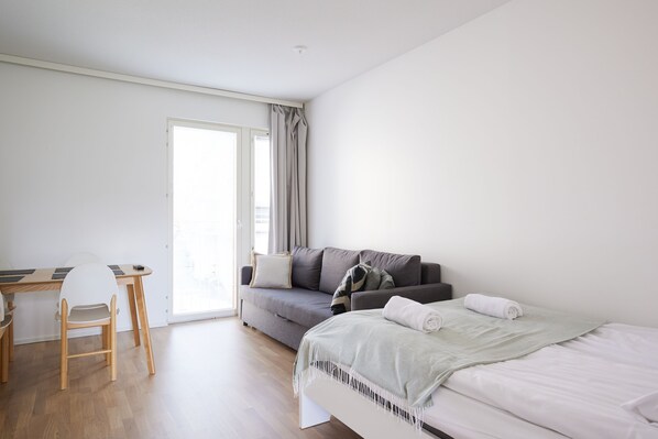1 bedroom, WiFi, bed sheets - Center located new apartment, very close to bus station (Turku)