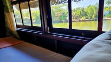 Standard Room | Free WiFi, bed sheets